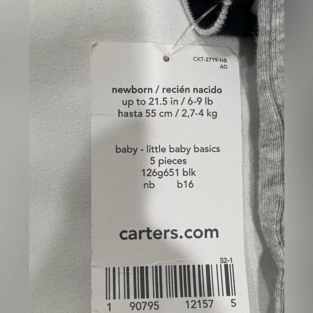 NWT✨Carter’s NEWBORN baby basics 🐳 comes with 5 ONESIS